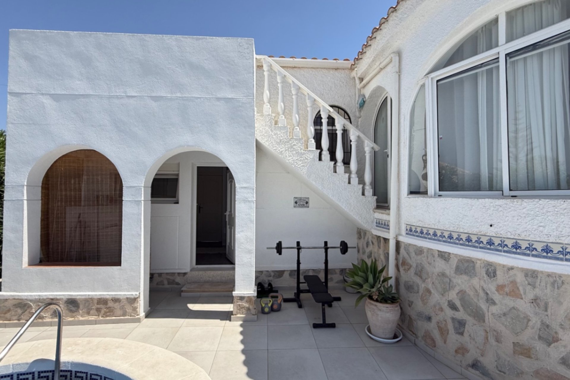 Resale - Villa * - Torrevieja *