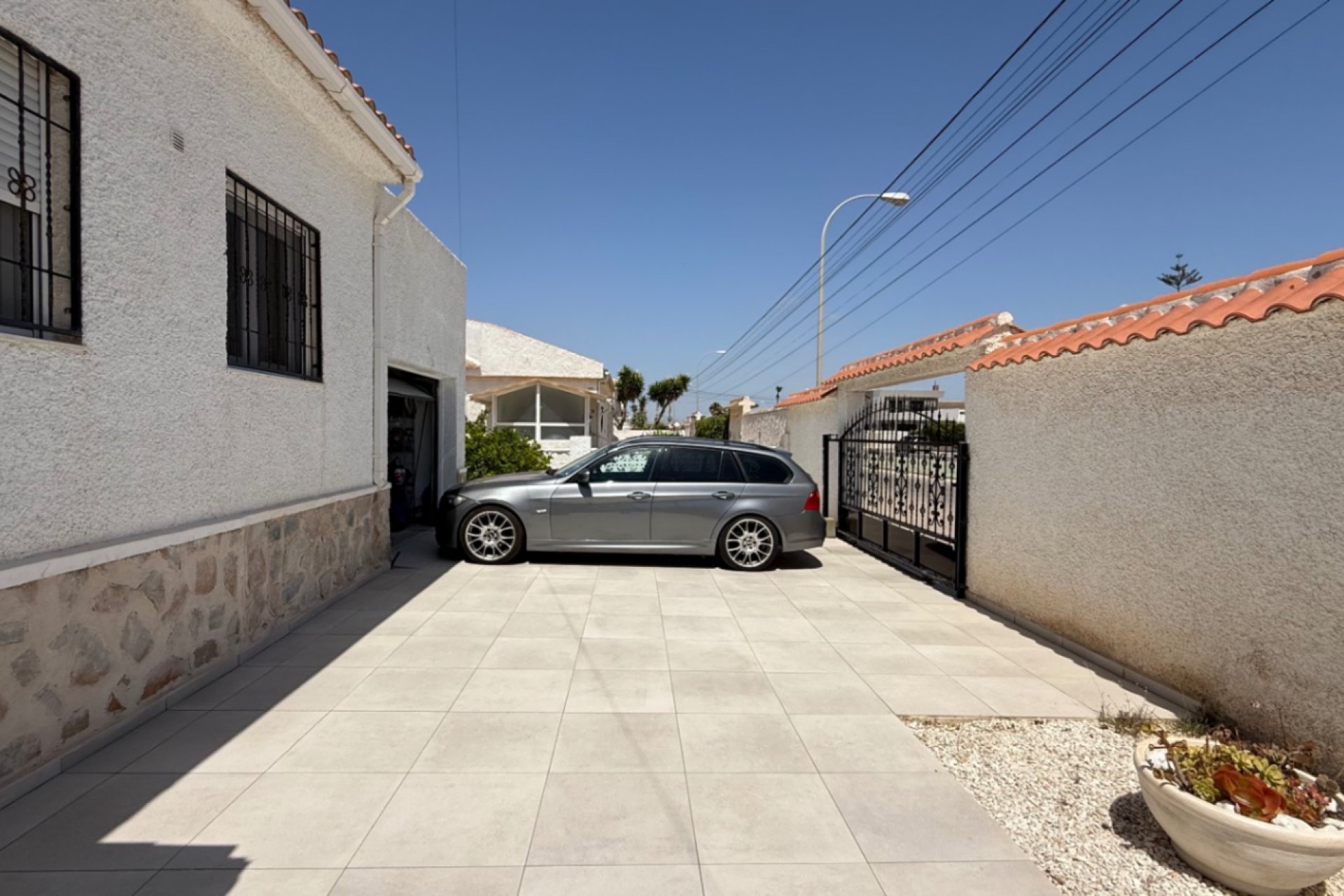 Resale - Villa * - Torrevieja *