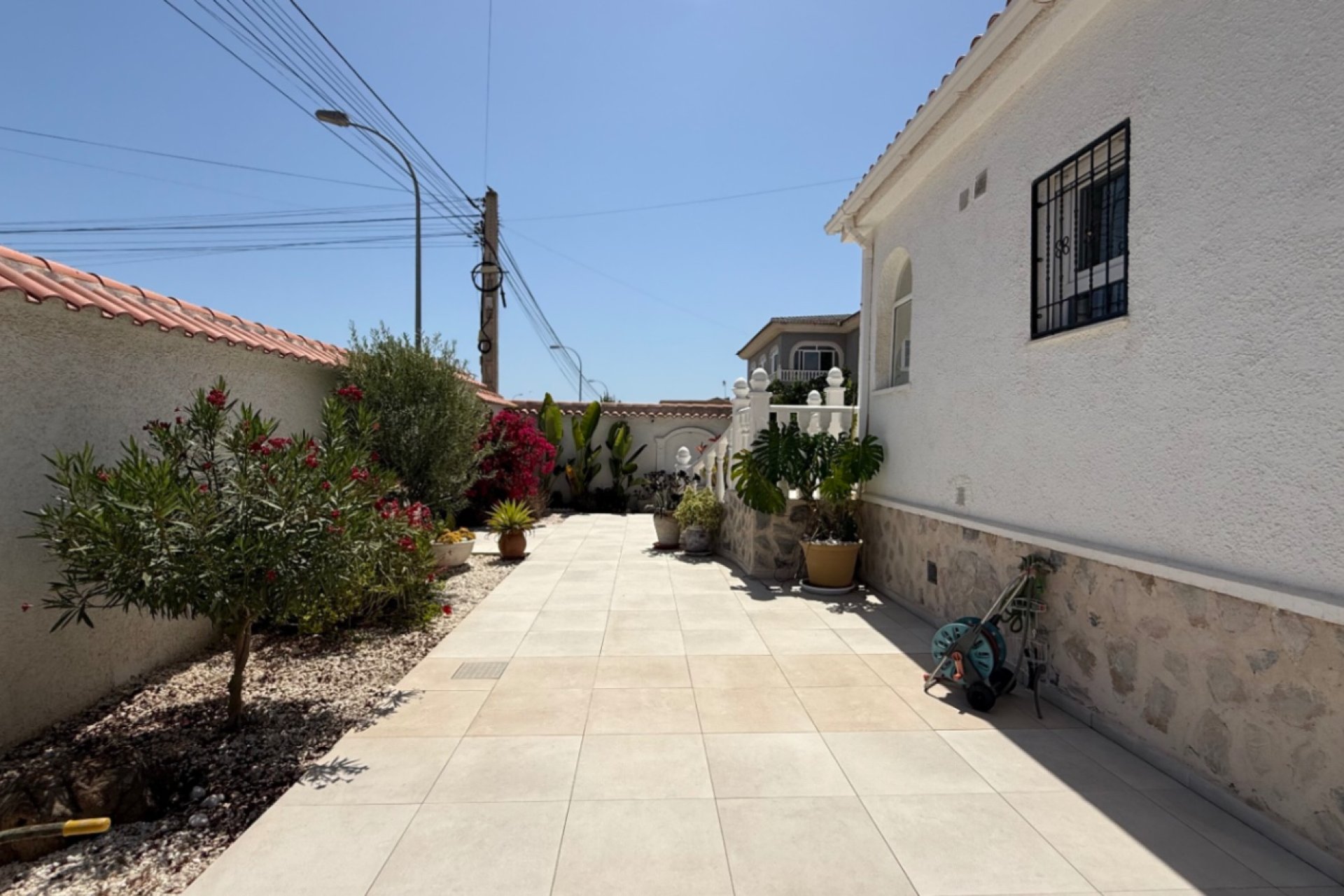 Resale - Villa * - Torrevieja *