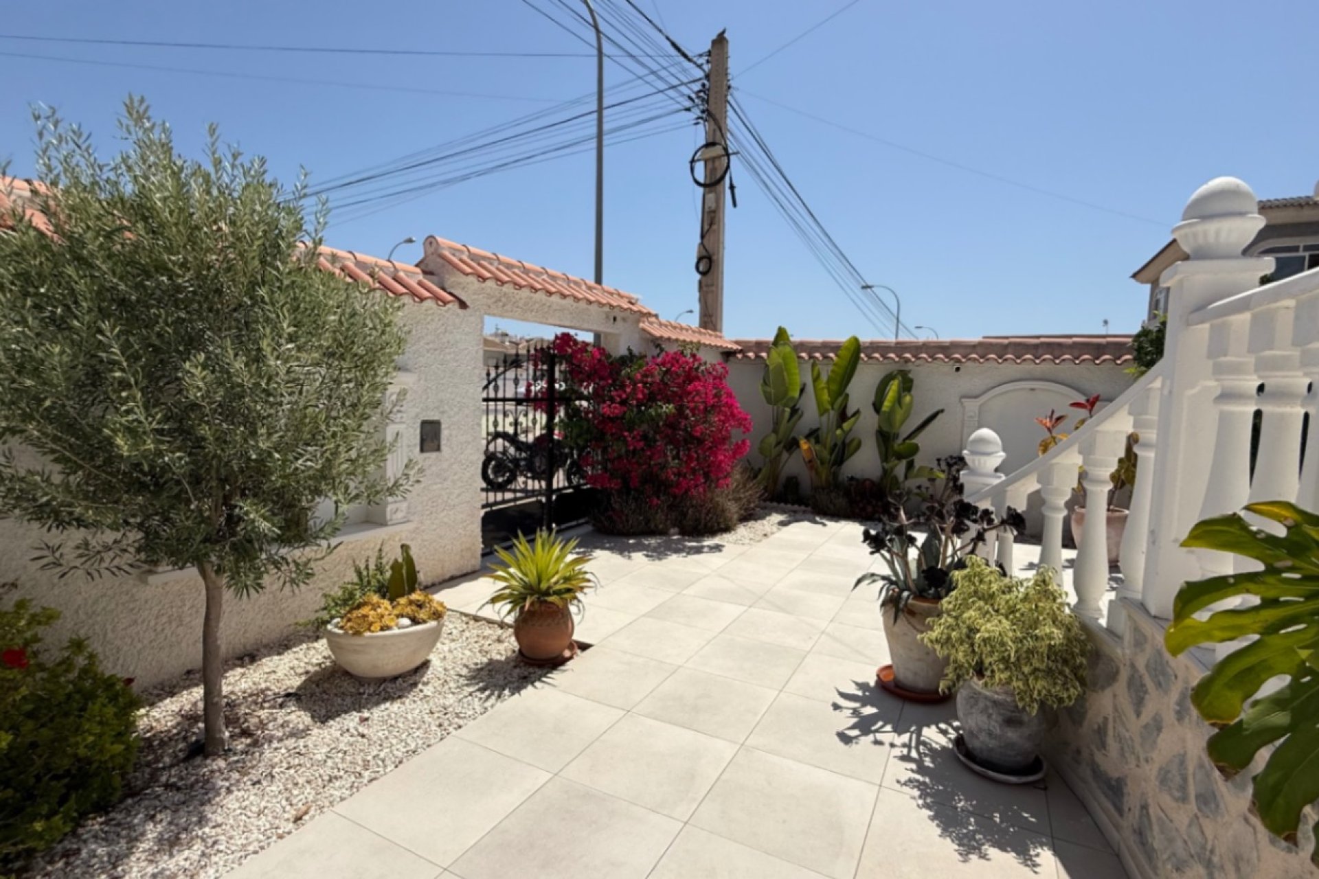 Resale - Villa * - Torrevieja *