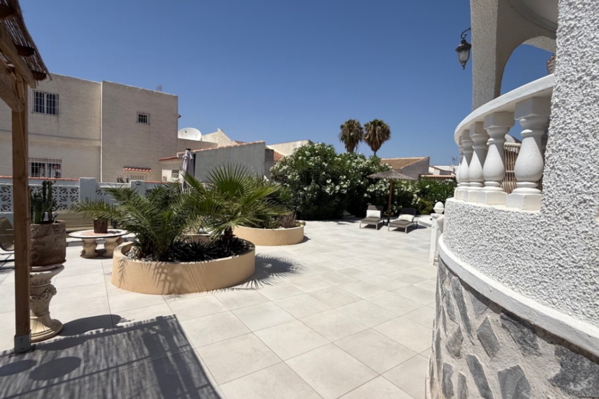 Resale - Villa * - Torrevieja *