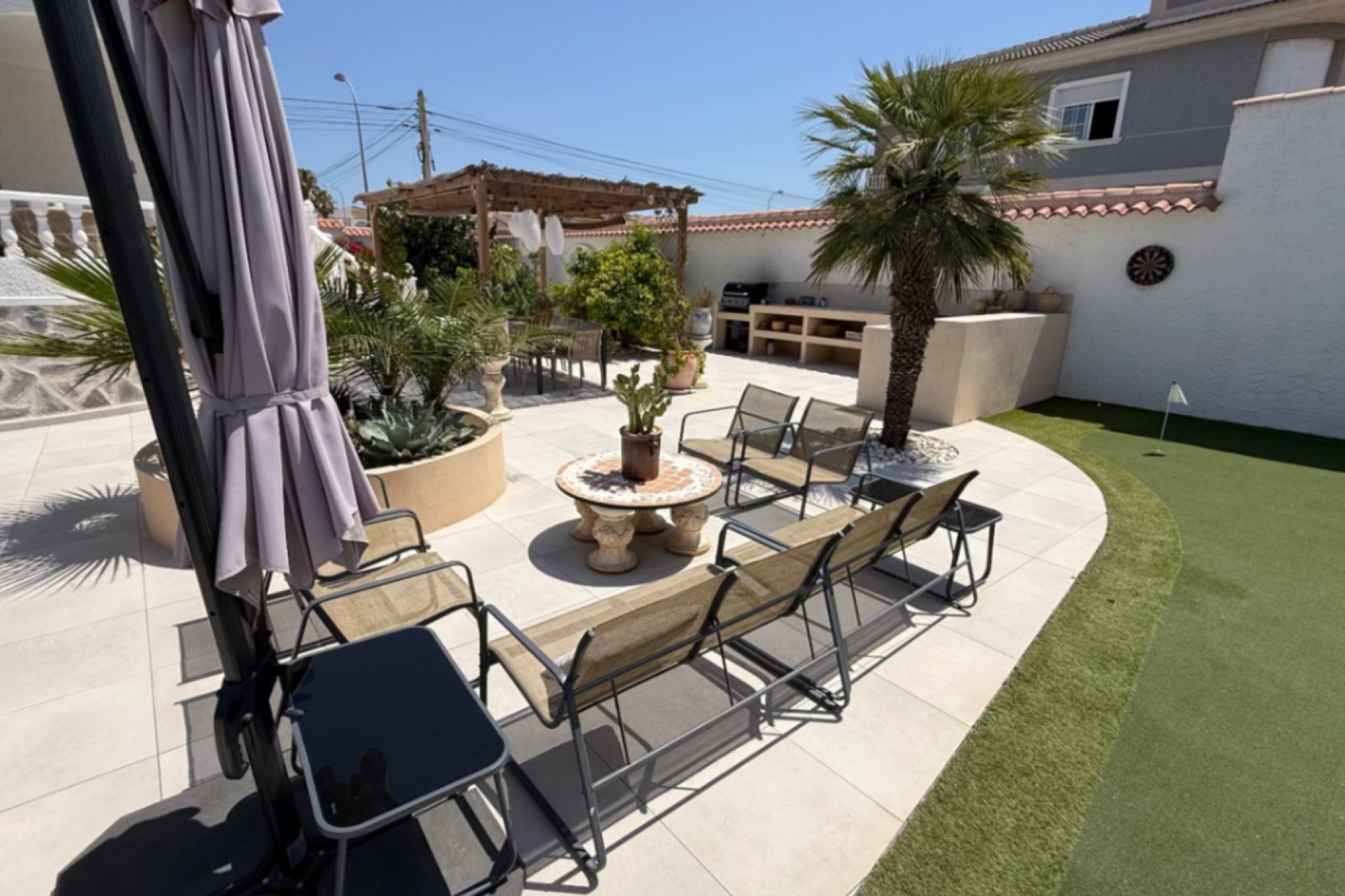 Resale - Villa * - Torrevieja *