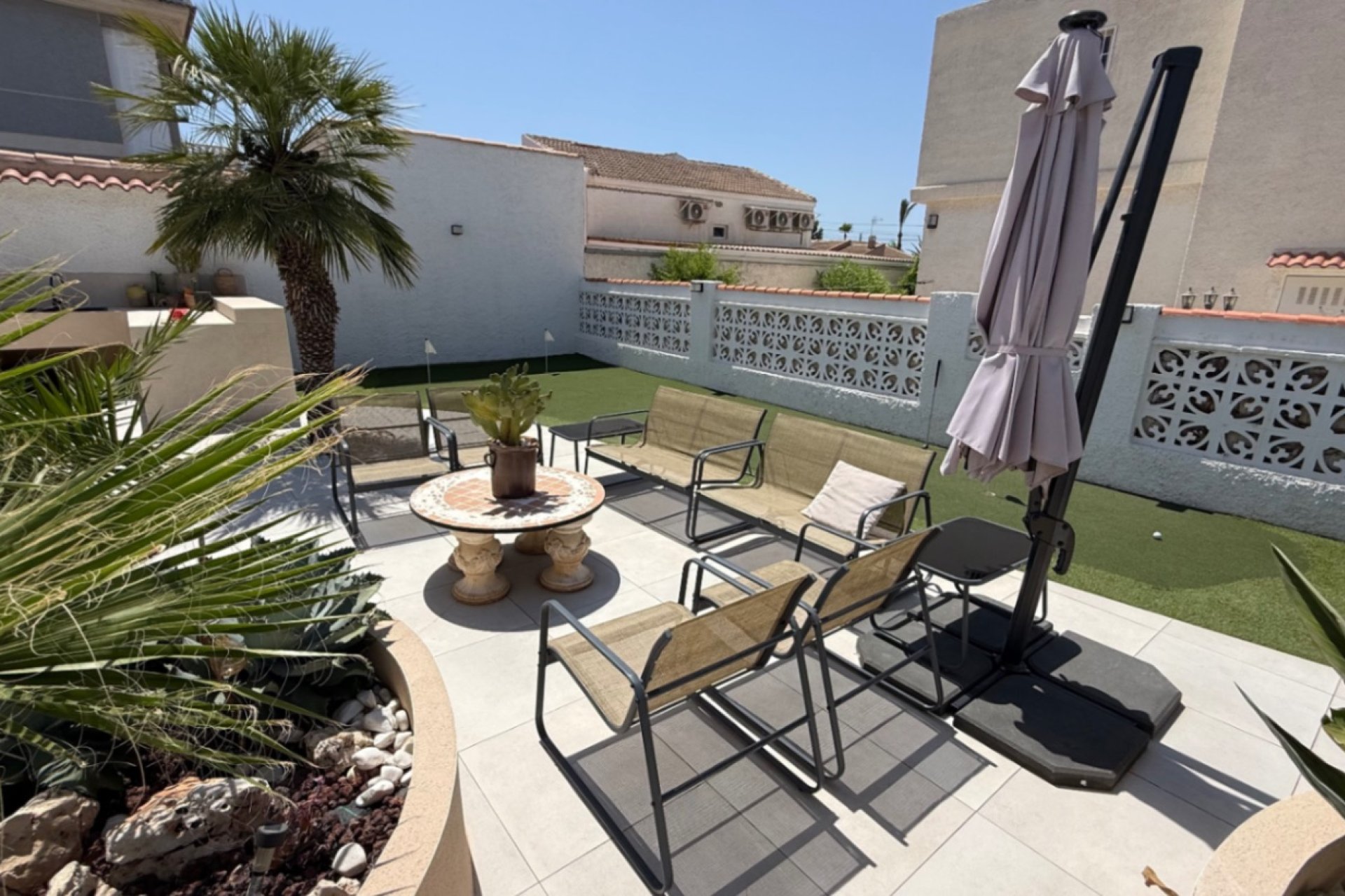 Resale - Villa * - Torrevieja *