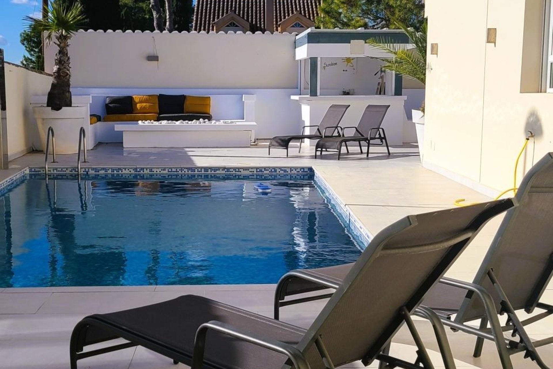 Resale - Villa * - Torrevieja *