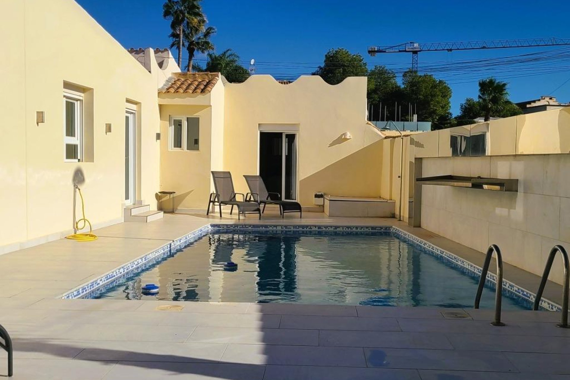 Resale - Villa * - Torrevieja *