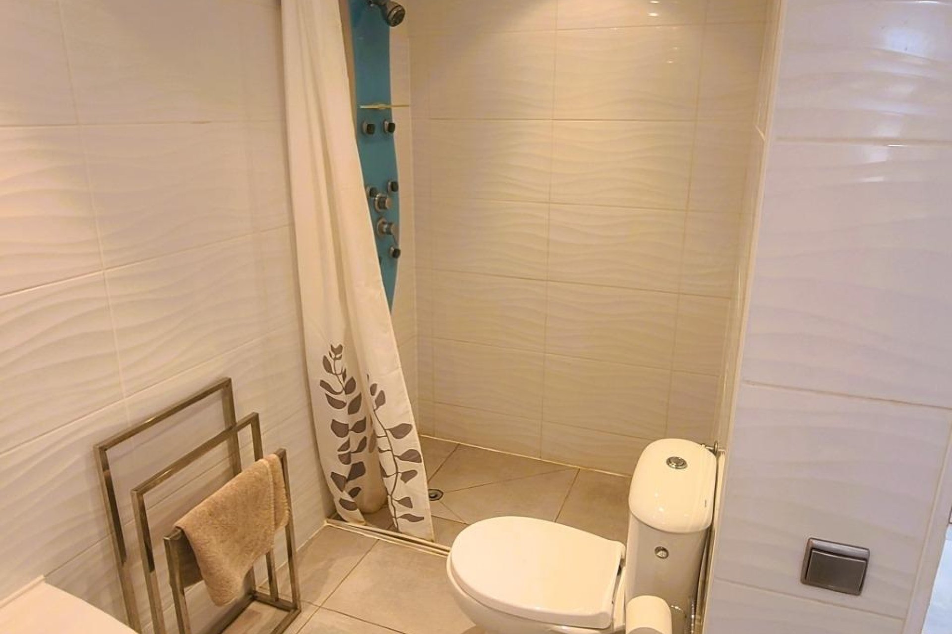 Resale - Villa * - Torrevieja *