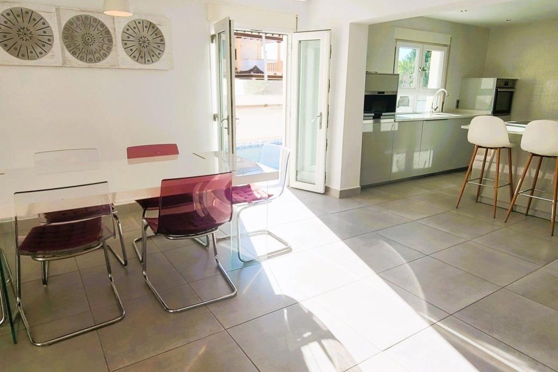 Resale - Villa * - Torrevieja *