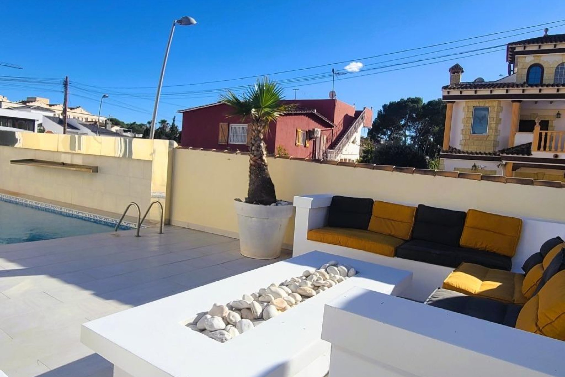 Resale - Villa * - Torrevieja *