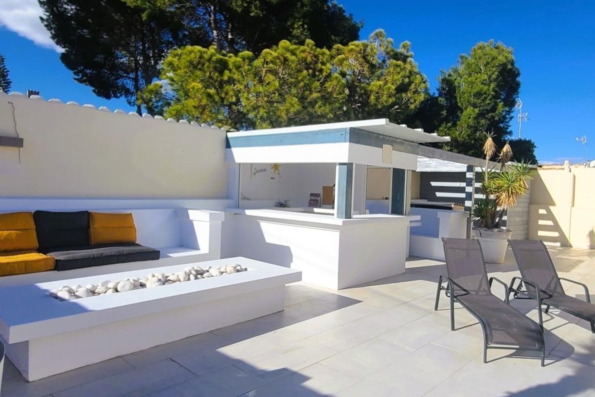 Resale - Villa * - Torrevieja *