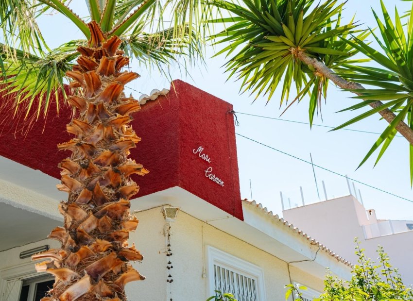 Resale - Villa * - Torrevieja *