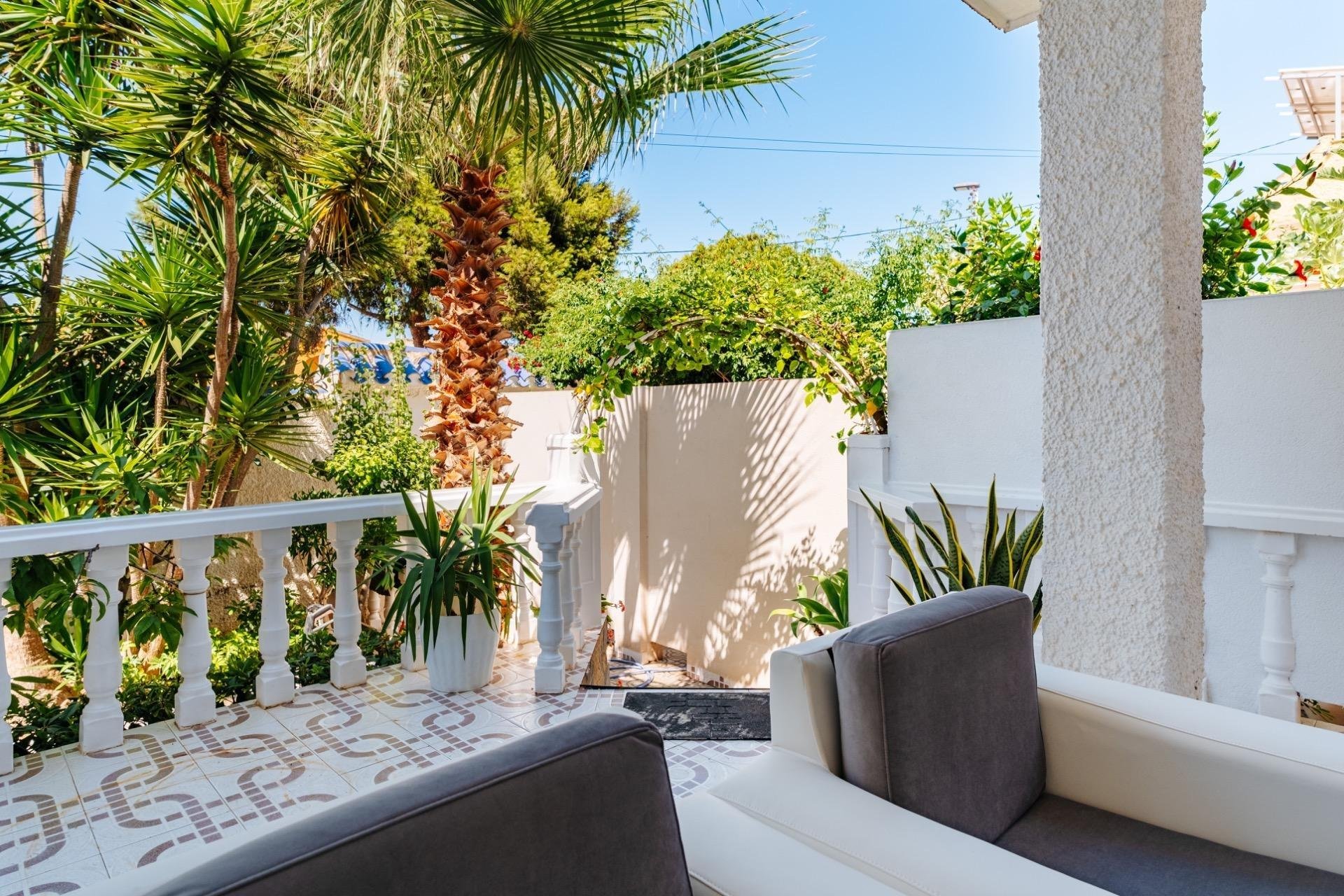 Resale - Villa * - Torrevieja *