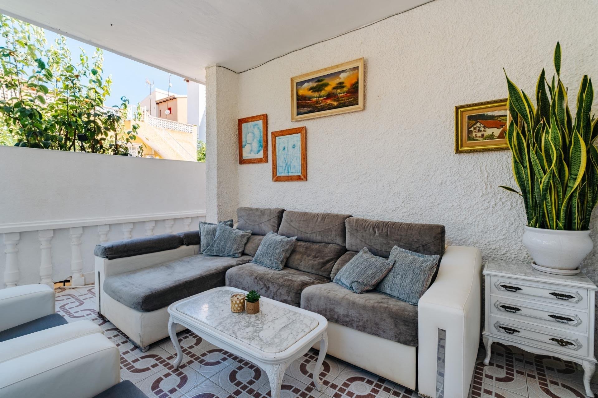 Resale - Villa * - Torrevieja *