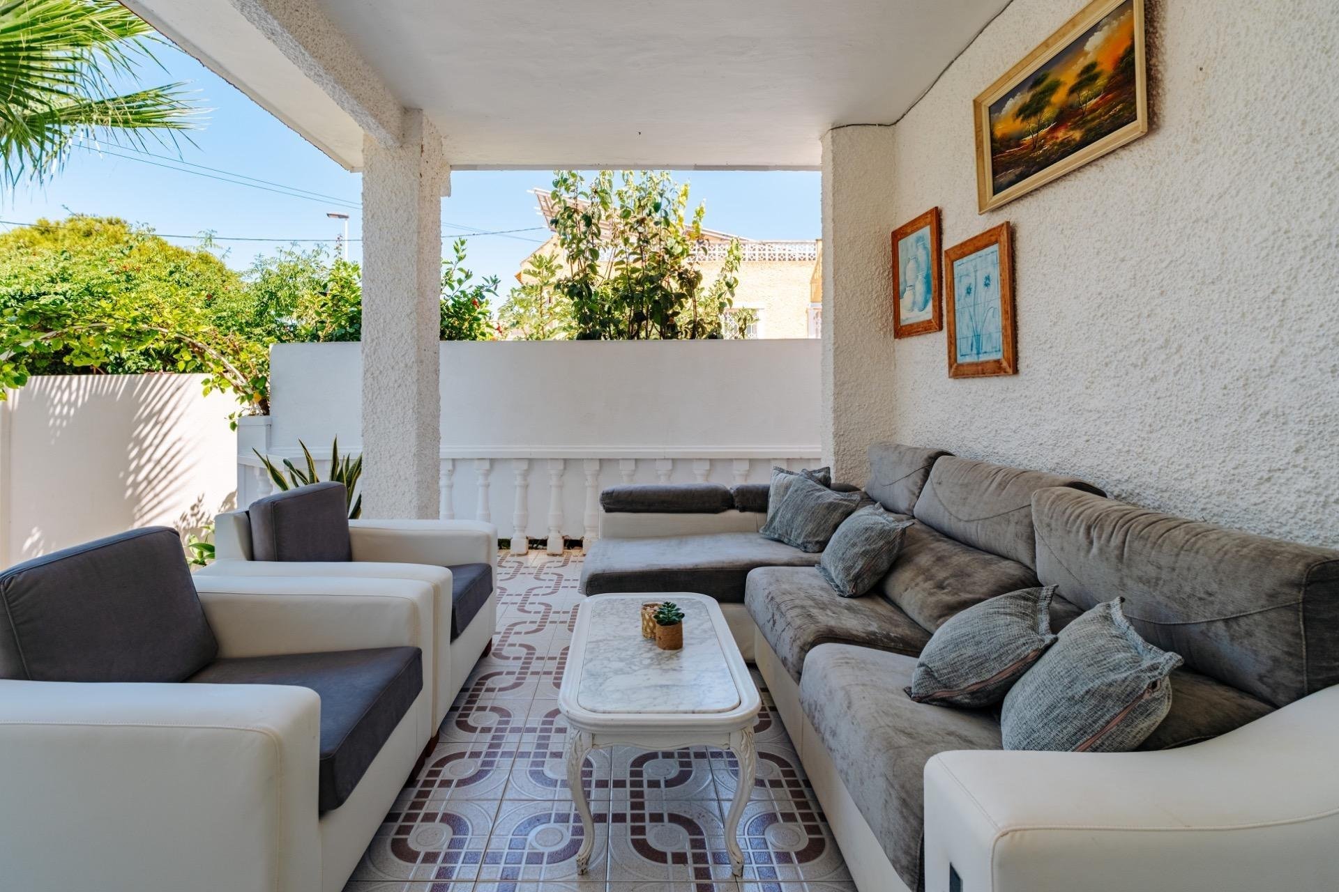 Resale - Villa * - Torrevieja *