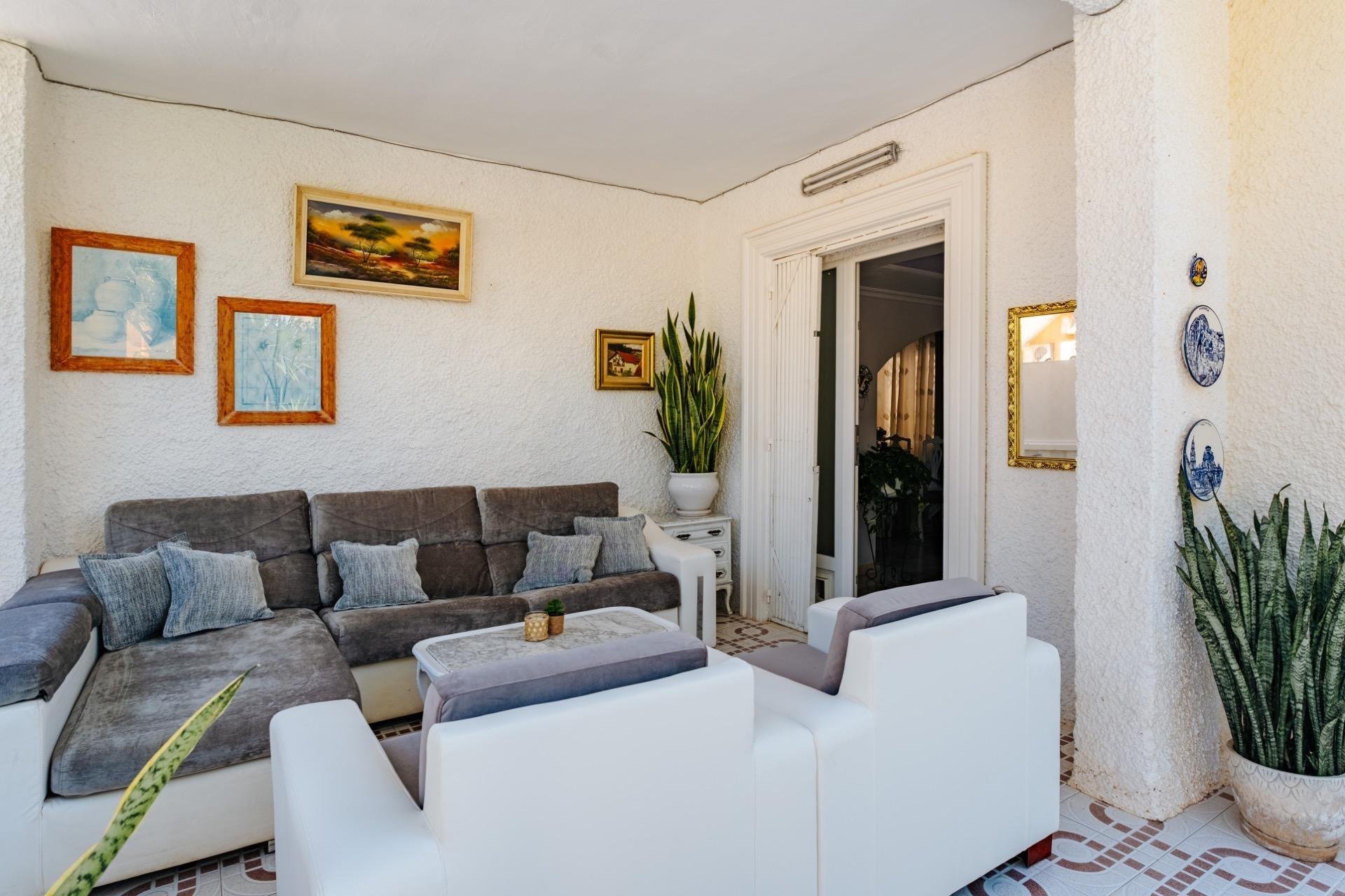 Resale - Villa * - Torrevieja *