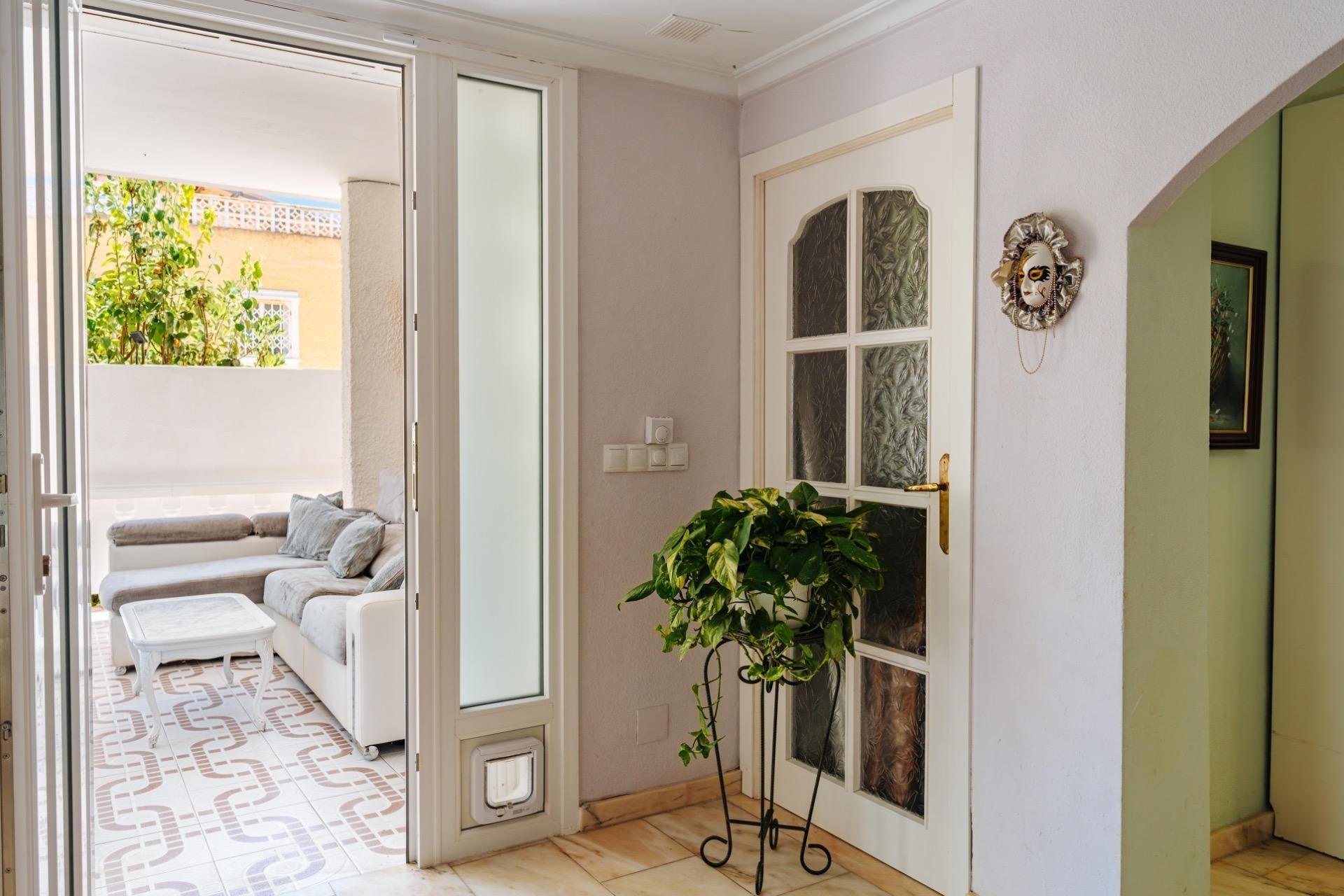 Resale - Villa * - Torrevieja *