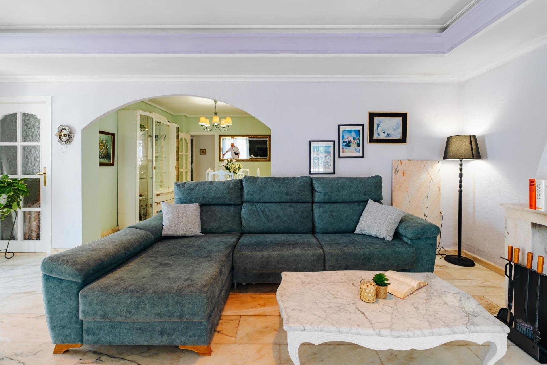 Resale - Villa * - Torrevieja *
