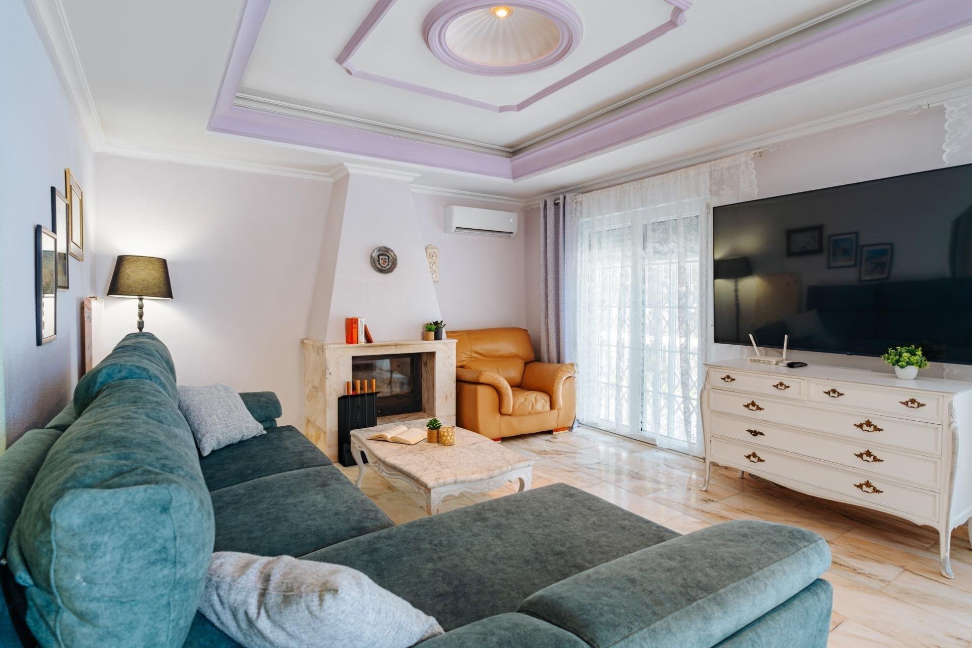 Resale - Villa * - Torrevieja *
