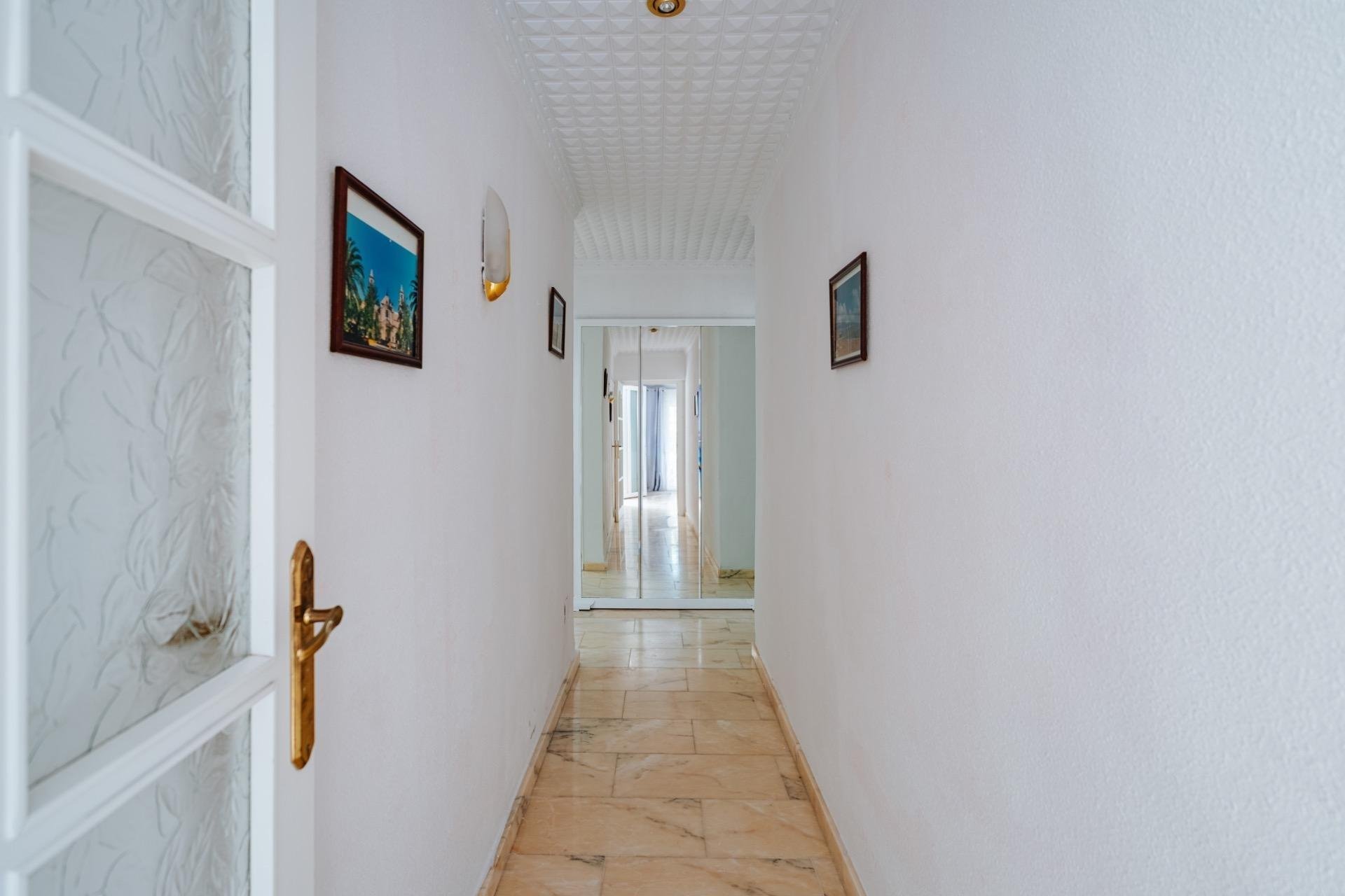 Resale - Villa * - Torrevieja *