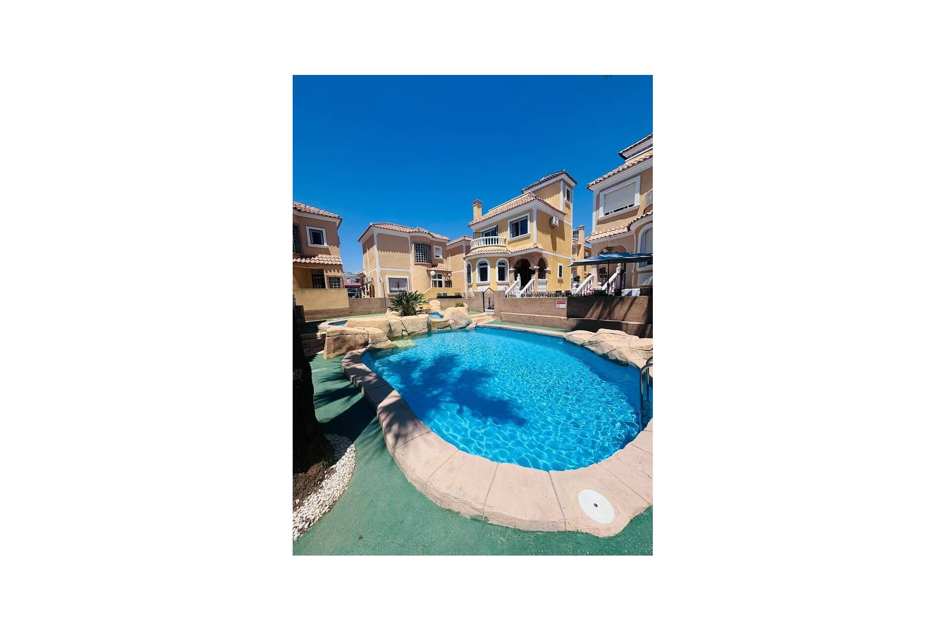 Resale - Villa * - Villamartin * - Blue lagoon *