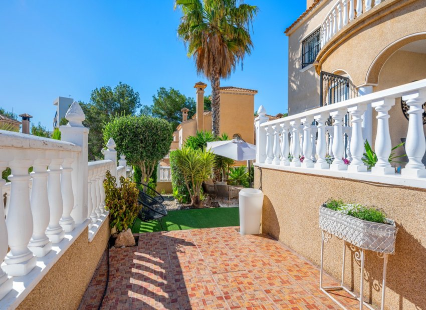 Resale - Villa * - Villamartin * - Costa Blanca