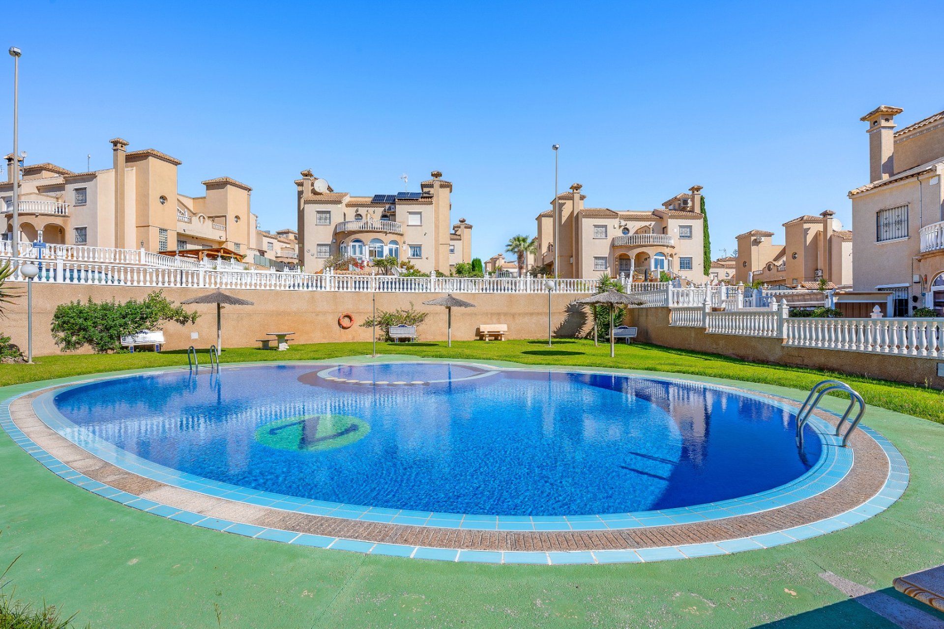 Resale - Villa * - Villamartin * - Costa Blanca
