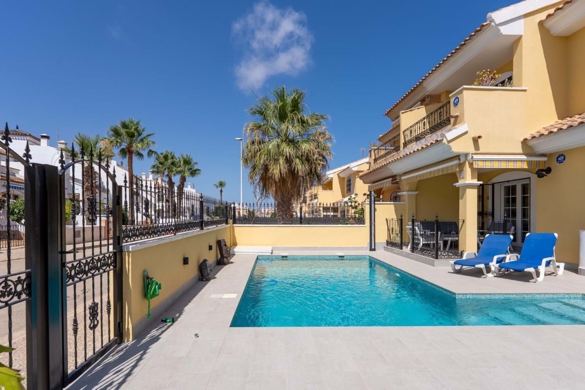 Resale - Villa * - Villamartin - Los Dolses *