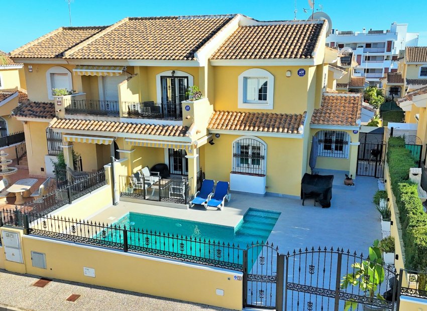 Resale - Villa * - Villamartin - Los Dolses *