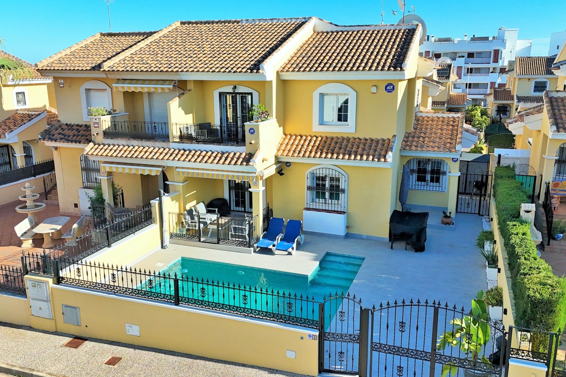 Resale - Villa * - Villamartin - Los Dolses *