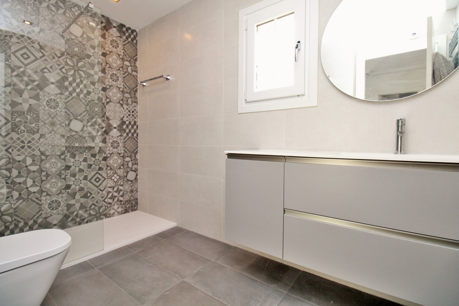 Resale - Villa * - Villamartin - Los Dolses *