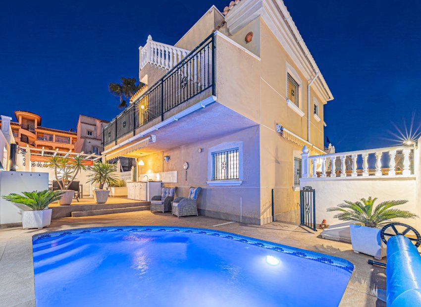 Resale - Villa * - Villamartin * - Montegolf