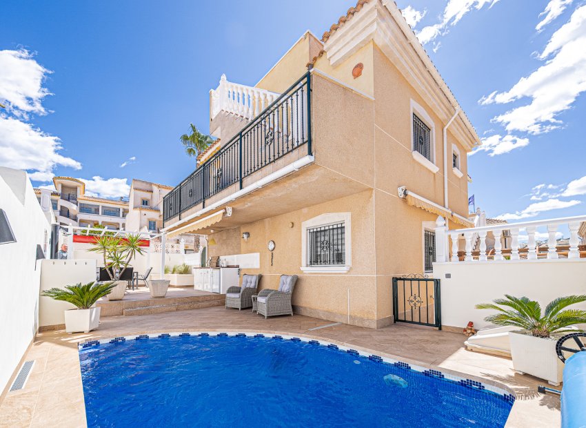 Resale - Villa * - Villamartin * - Montegolf