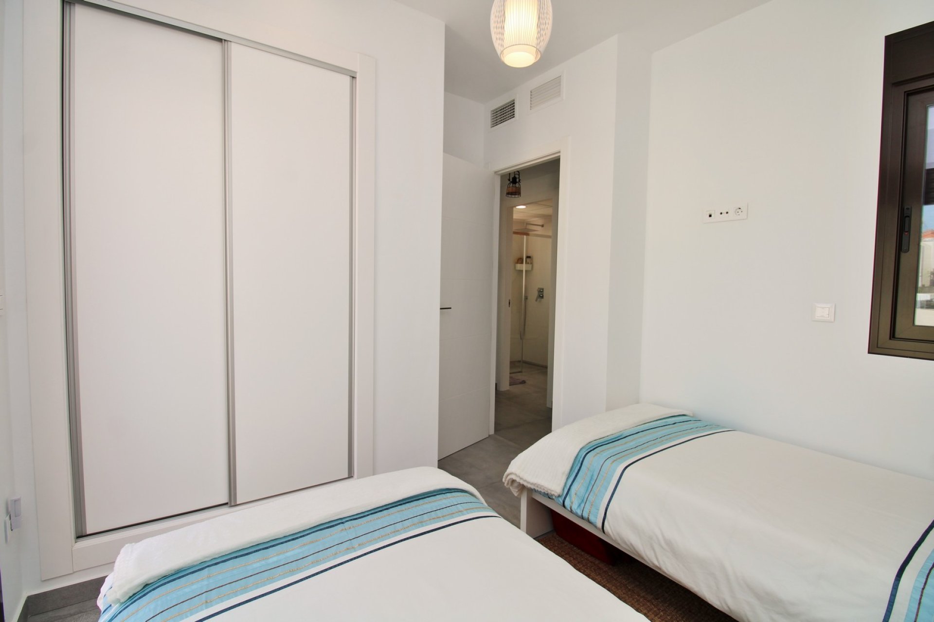 Resale - Villa * - Villamartin * - PAU 8 *