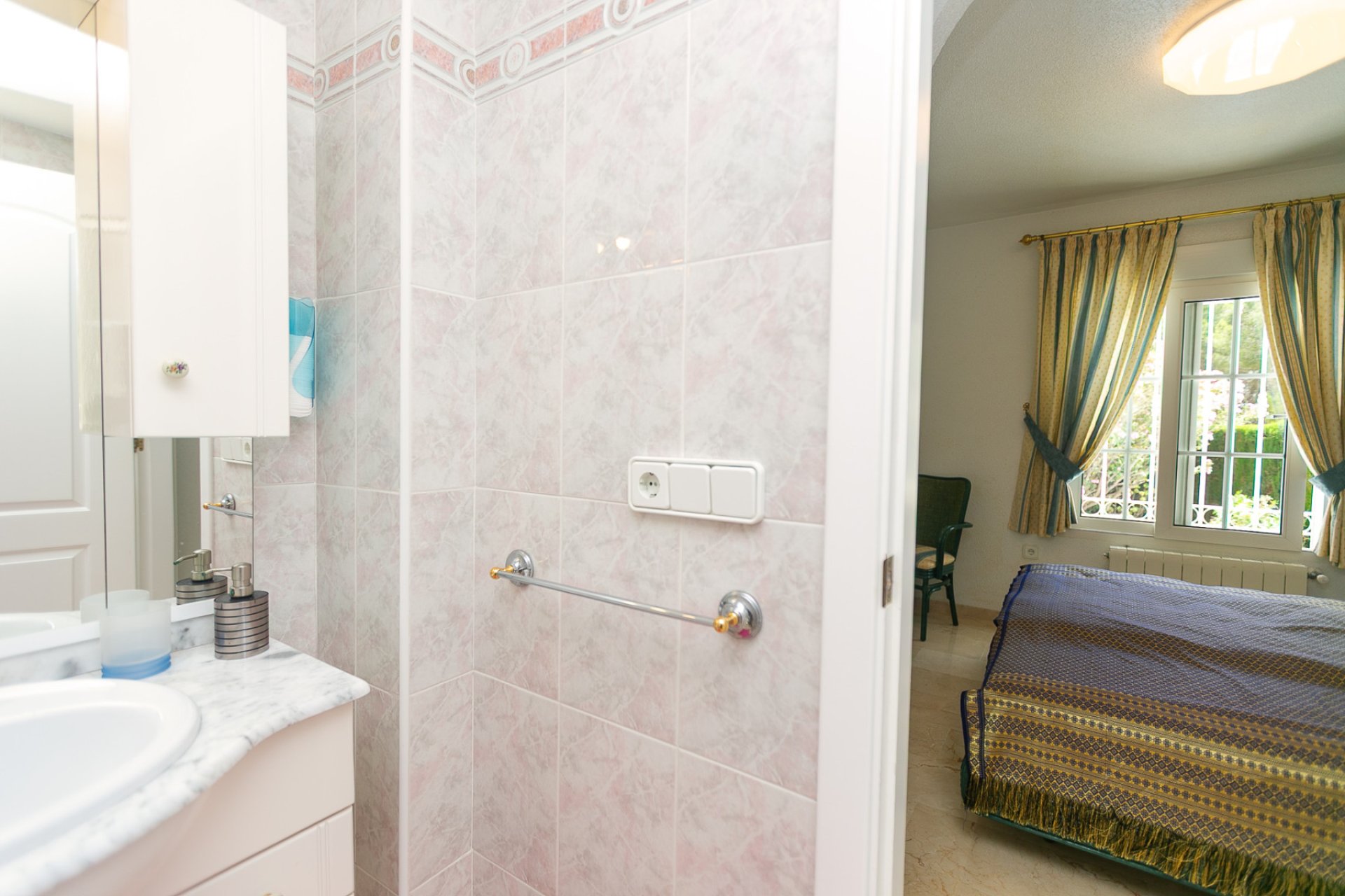 Resale - Villa * - Villamartin * - Rioja