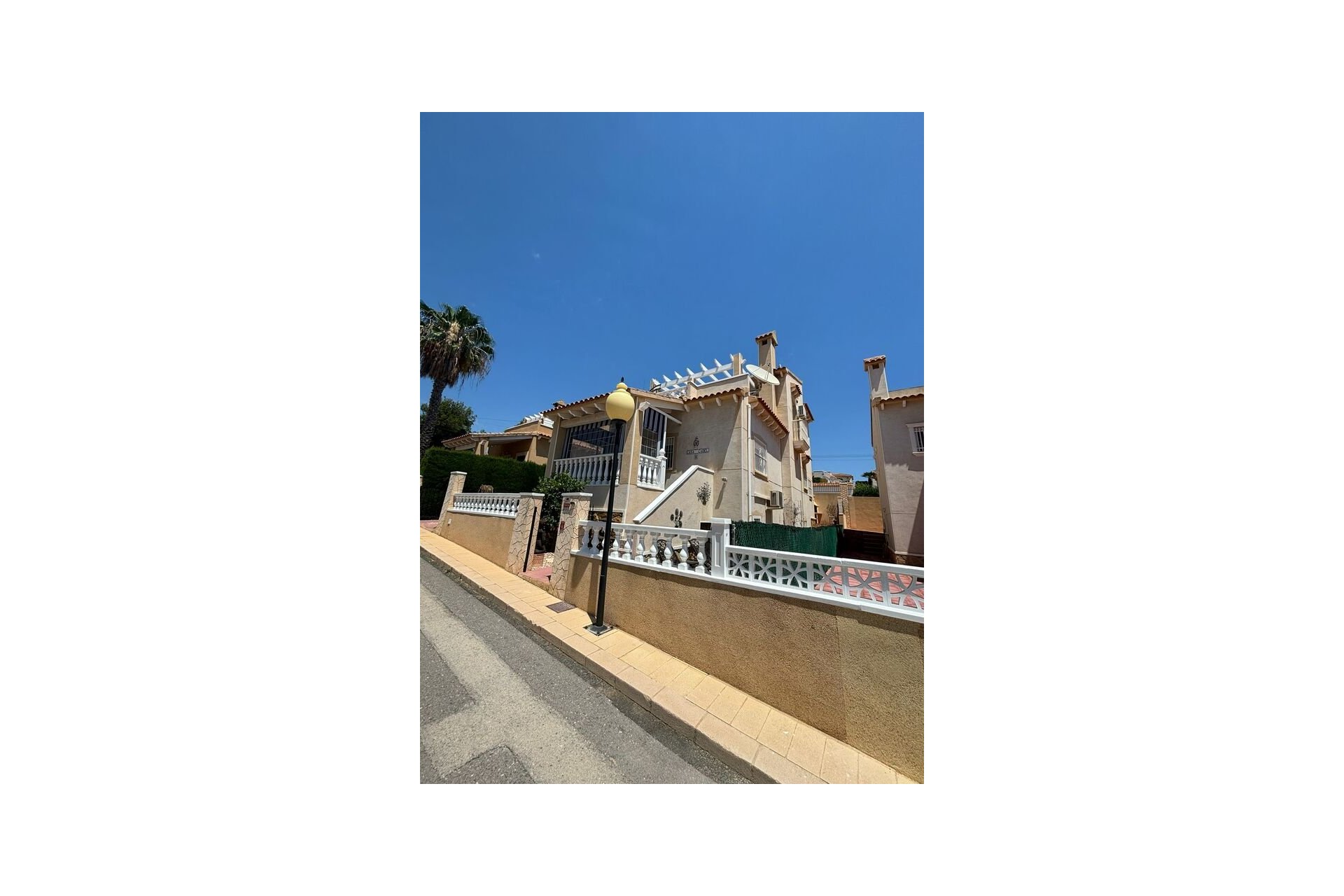 Resale - Villa - Villamartin - Villamartín