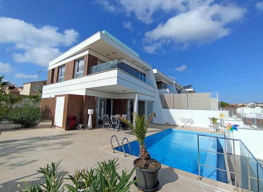 Resale - Villa - Villamartin - Villamartín