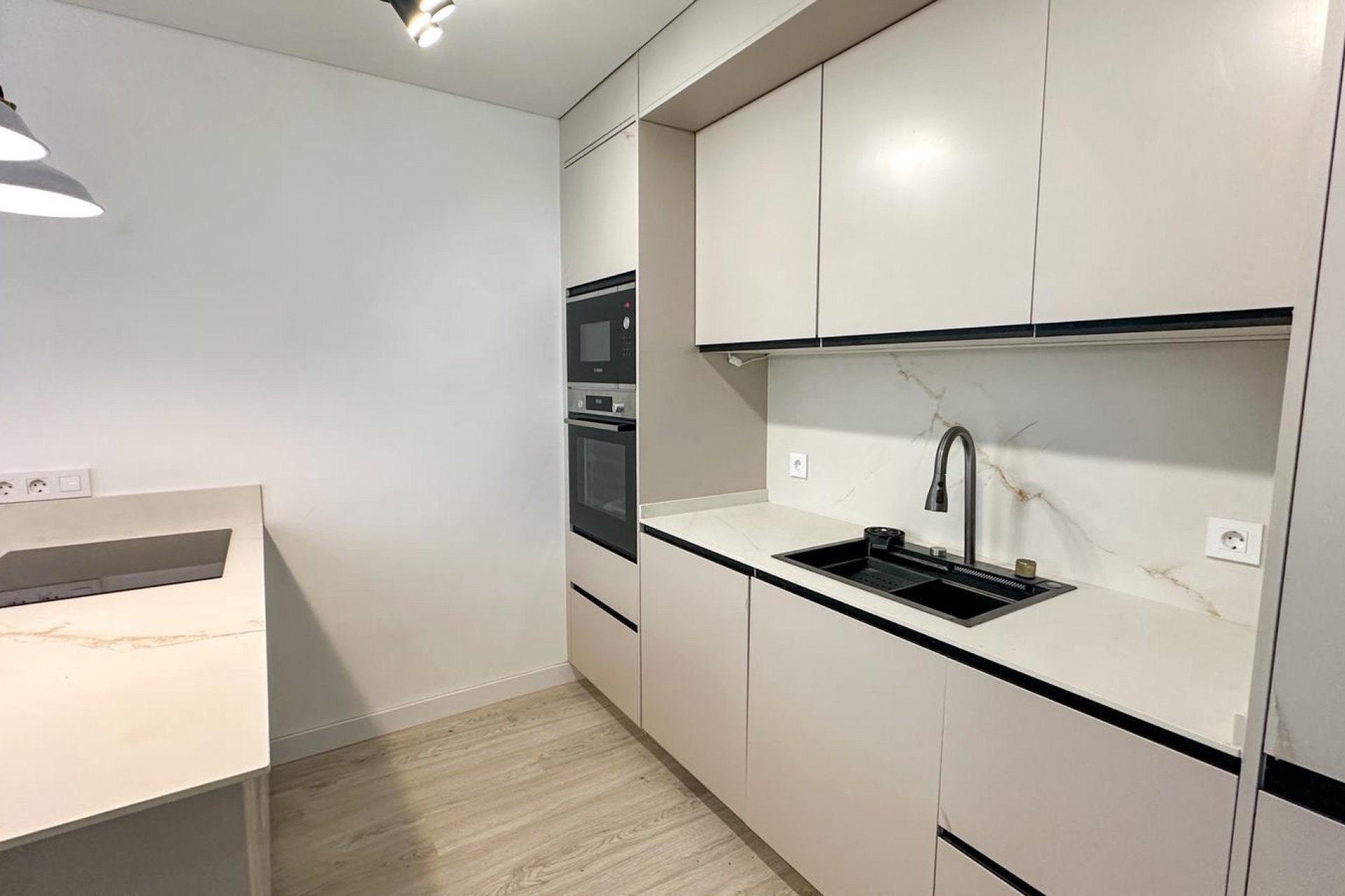 Reventa - Apartamento / Piso - Torrevieja - El Acequión - Los Náufragos