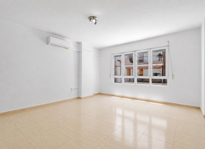 Reventa - Apartamento / Piso - Torrevieja - Puerto Deportivo