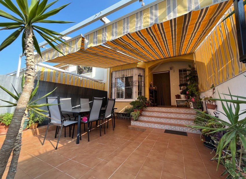 Reventa - Casa adosada - Torrevieja