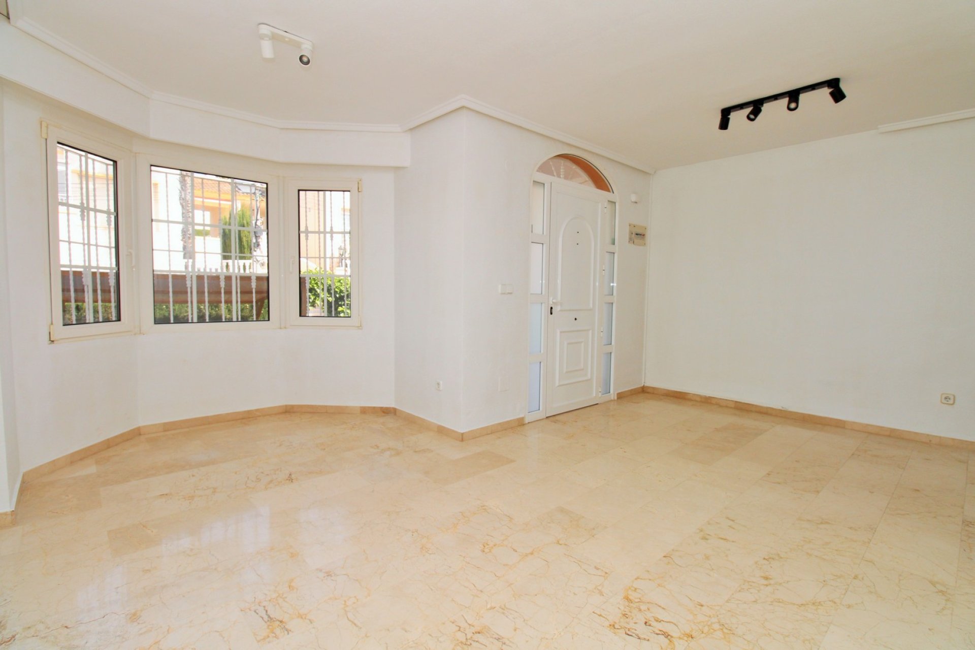 Reventa - Casa adosada - Villamartin - Villamartín