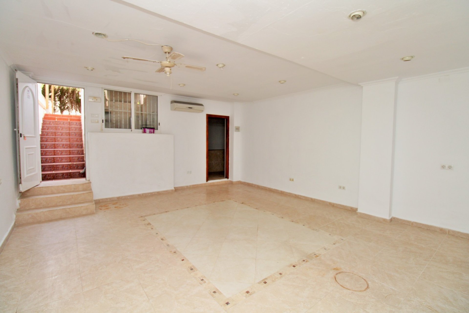 Reventa - Casa adosada - Villamartin - Villamartín