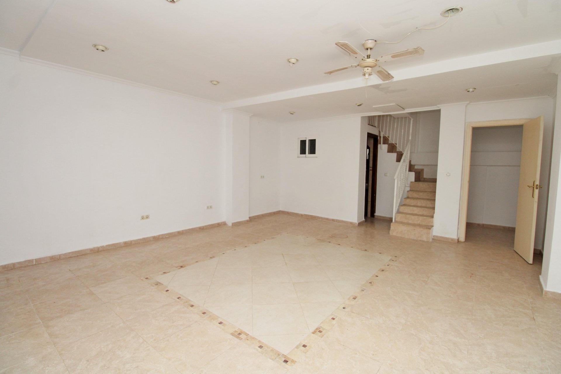 Reventa - Casa adosada - Villamartin - Villamartín