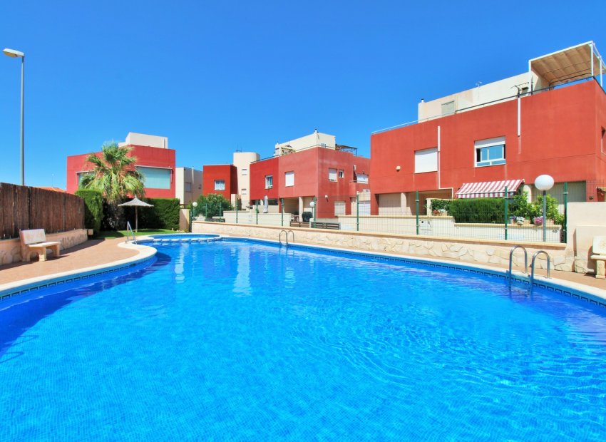 Reventa - Casa adosada - Villamartin - Villamartín