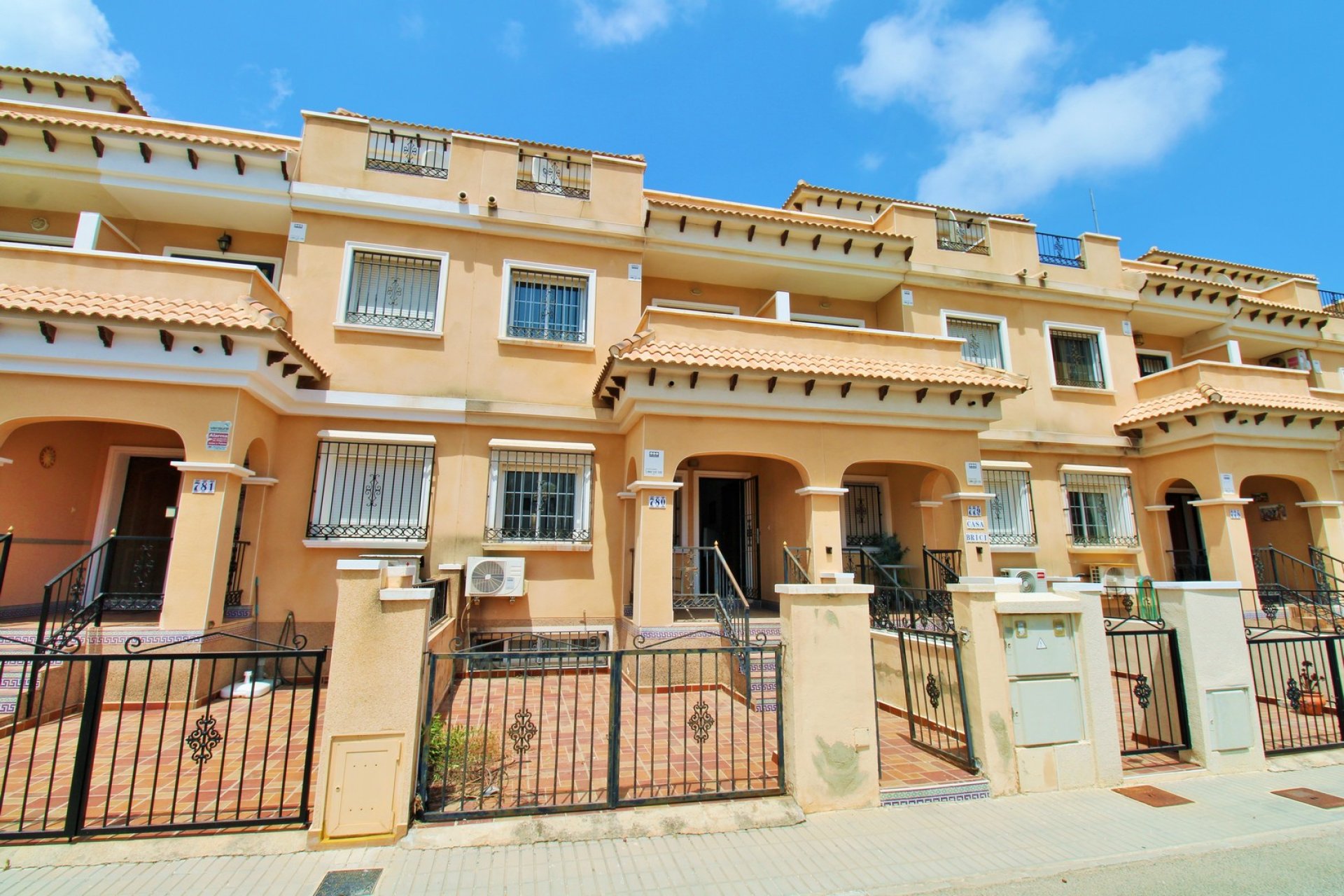 Reventa - Casa adosada - Villamartin - Villamartín