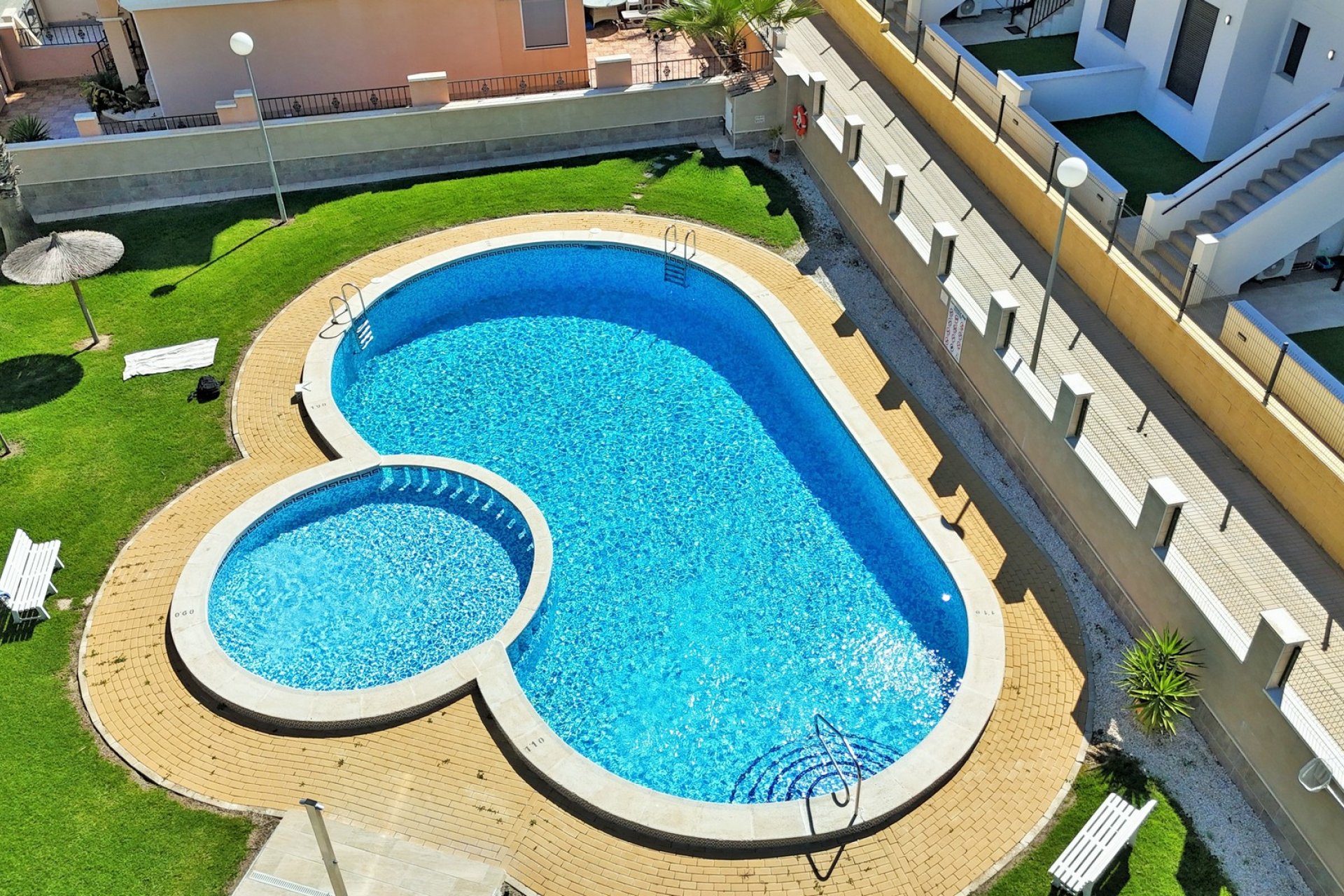 Reventa - Casa adosada - Villamartin - Villamartín