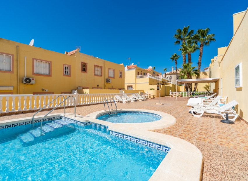 Reventa - Casa adosada - Villamartin - Villamartín