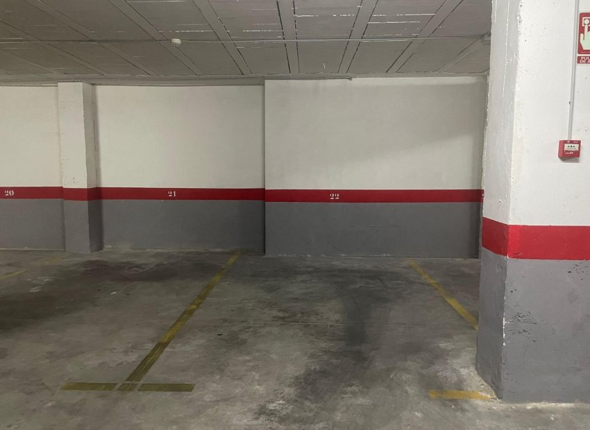 Reventa - Parking - Torrevieja - Center