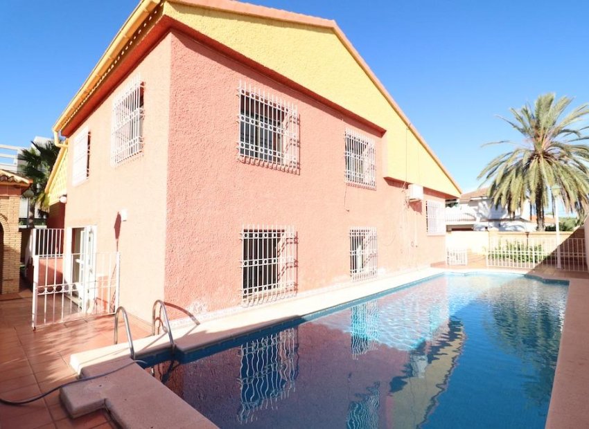 Reventa - Villa - Cabo Roig - MUY CERCA DE LA PLAYA