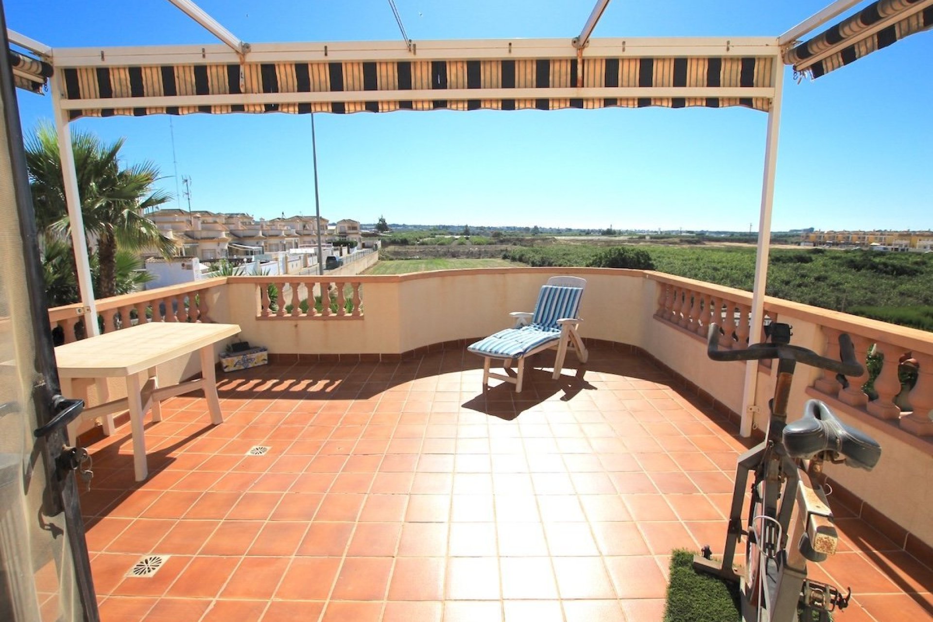 Reventa - Villa - El Raso