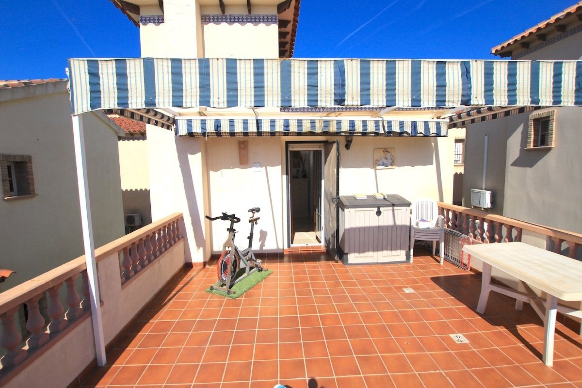 Reventa - Villa - El Raso