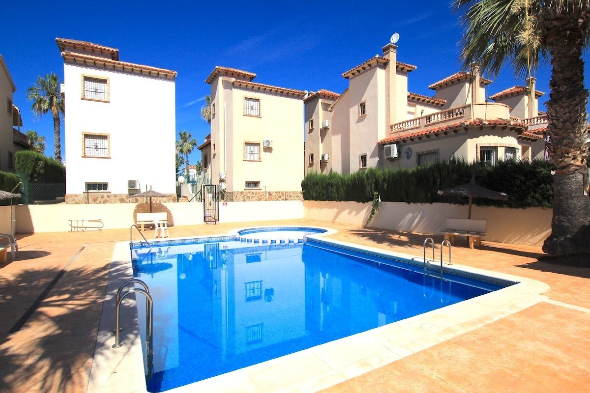 Reventa - Villa - El Raso